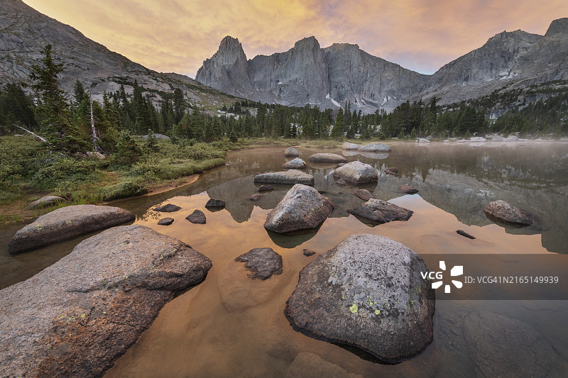风河山脉塔之冰斗图片素材