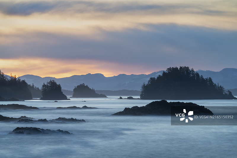 温哥华岛Ucluelet崎岖的海岸，不列颠哥伦比亚省图片素材