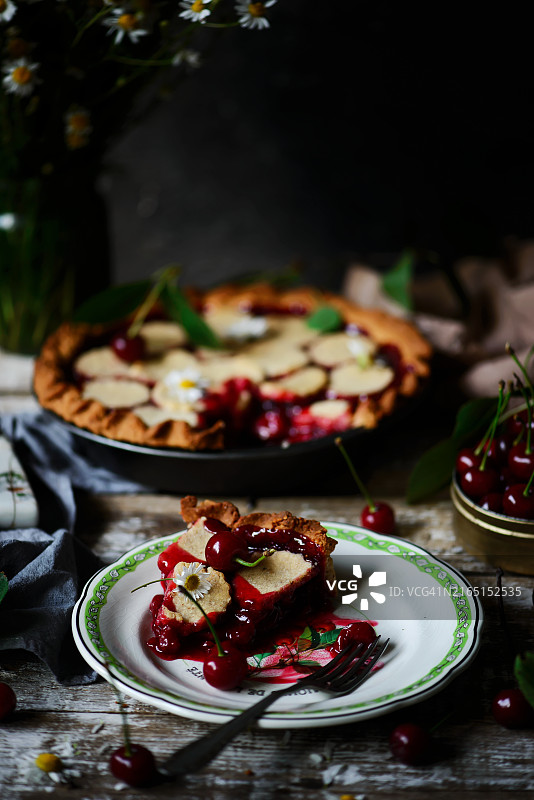 樱桃杏仁蛋糕图片素材