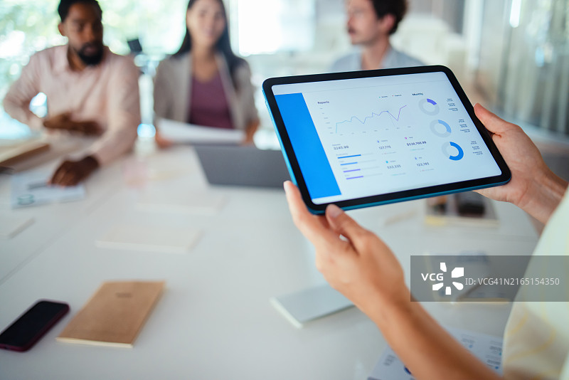 平板电脑数据分析商务会议图片素材