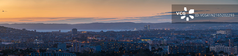 日落景观，城市天际线马赛，法国图片素材