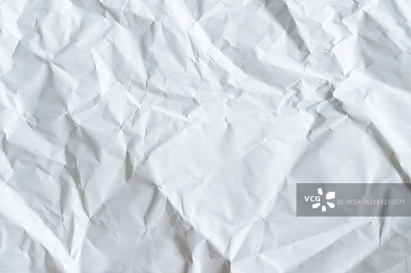 白色皱纹纸背景，再生牛皮纸纹理，复古报纸旧页，粗糙艺术褶皱信纸，带文字复制空间的硬纸板图片素材