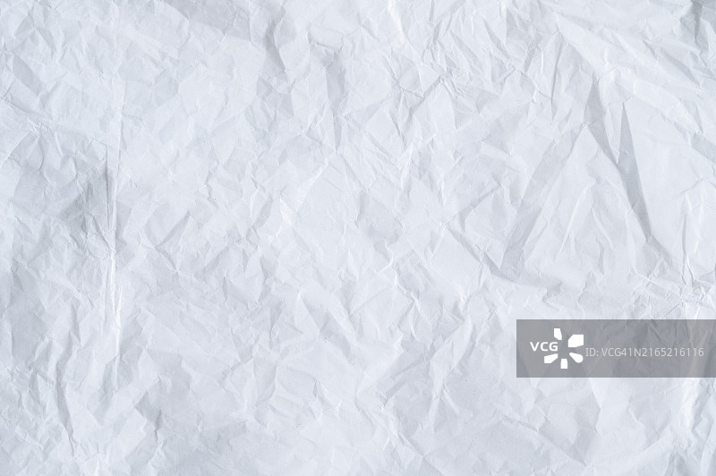 白色皱纹纸背景，再生牛皮纸纹理，复古报纸旧页，粗糙艺术褶皱信纸，带文字复制空间的硬纸板图片素材