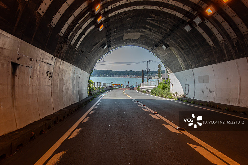 日本神奈川县的海岸公路图片素材