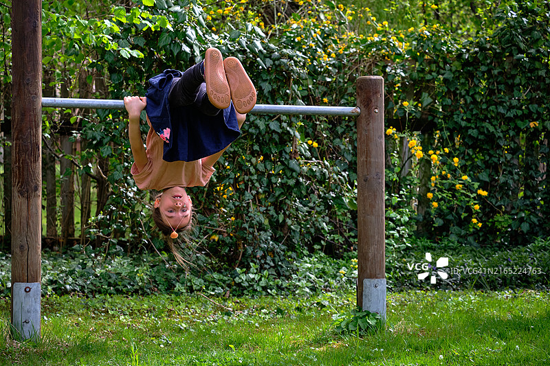 颠倒的冒险图片素材