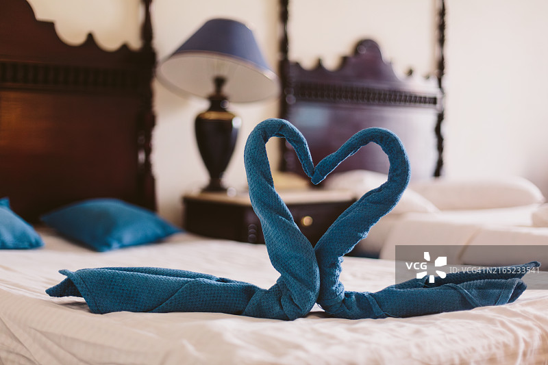 酒店房间浪漫毛巾艺术图片素材