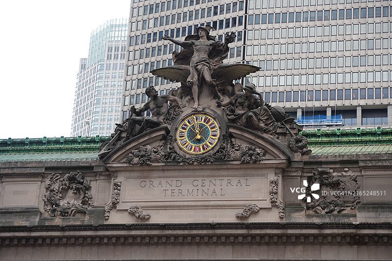 美国纽约中央车站雕塑和时钟特写图片素材