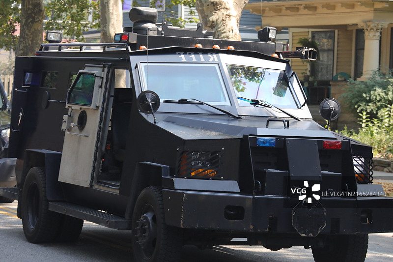 装甲运兵车，警察特警队图片素材