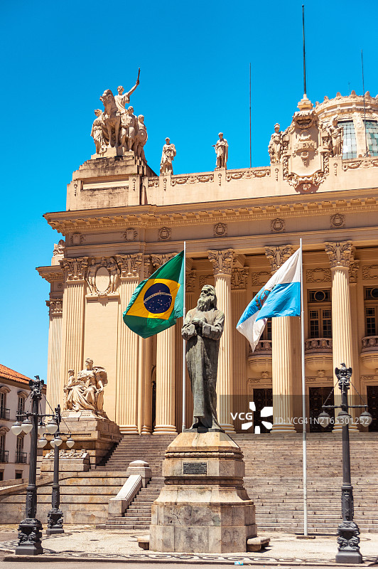 蒂拉登特斯宫与巴西和里约热内卢州旗图片素材