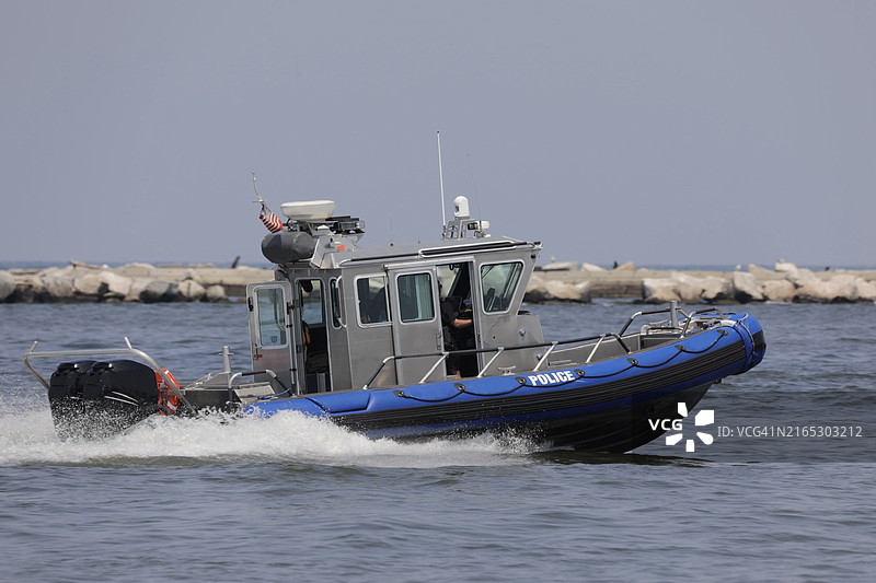 警用巡逻艇和执法艇图片素材