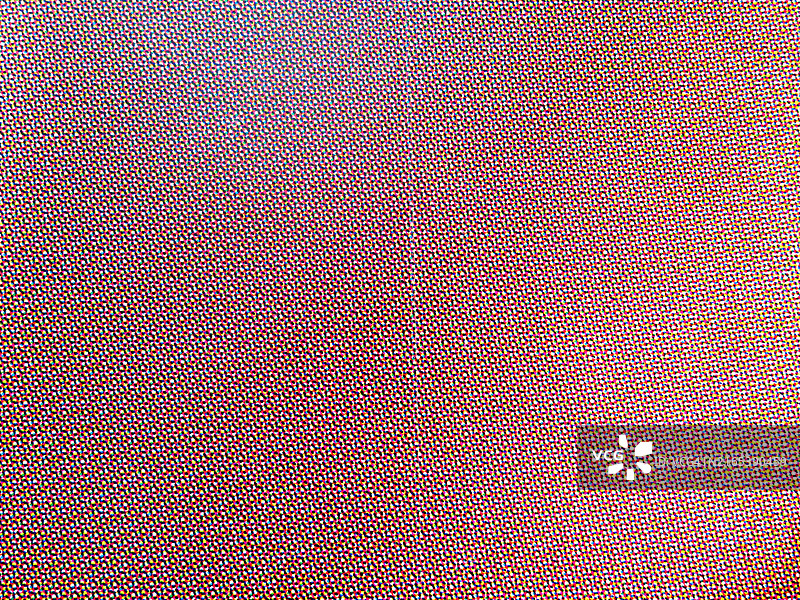 白色背景上印有彩色圆点，具有发光效果（左上角逐渐消失）。法国巴黎胶印海报的微距摄影。自然光和色彩。图片素材