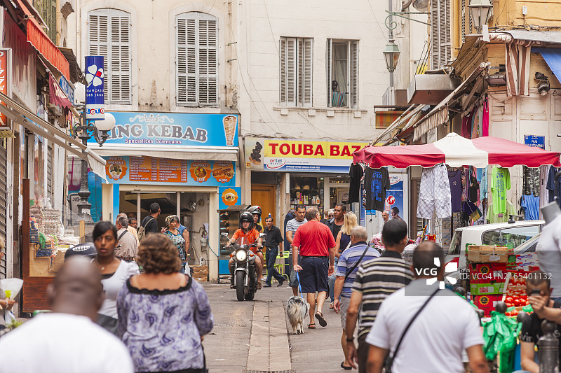 瓦孔街上的人和商店图片素材