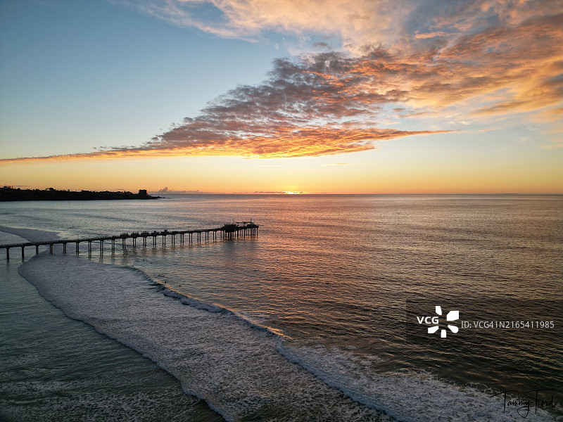 海洋日落的壮丽航拍景观图片素材