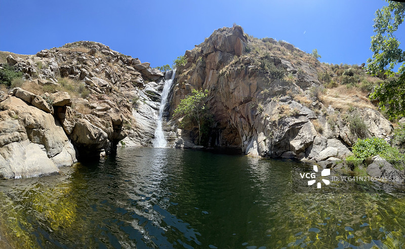 美丽的瀑布图片素材