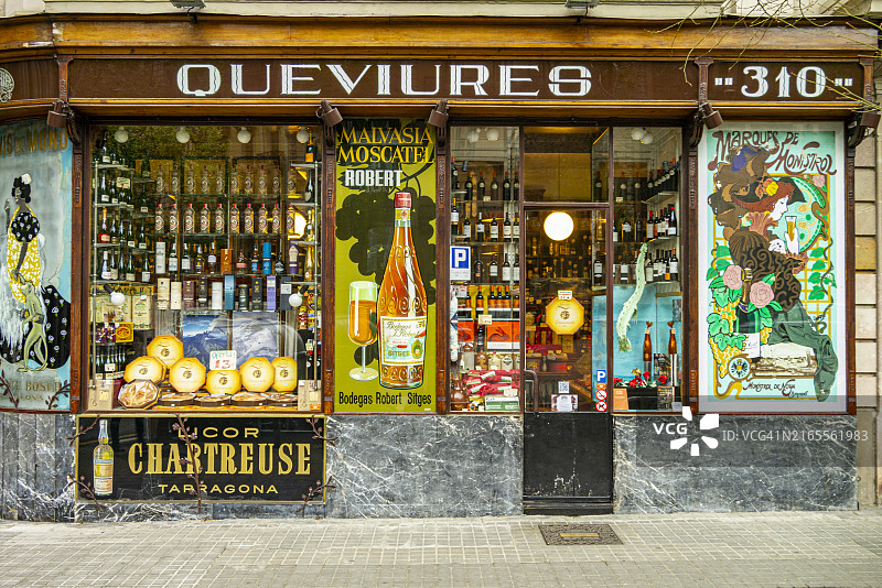 巴塞罗那埃桑普勒区老商店的橱窗图片素材