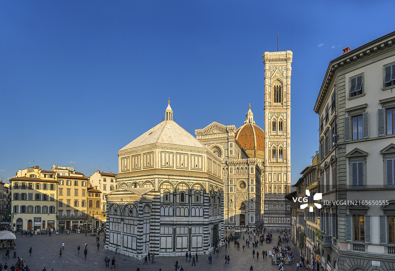 佛罗伦萨暮色中的主教座堂广场图片素材
