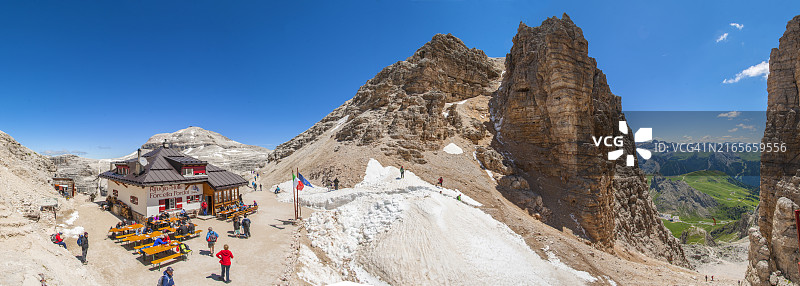 夏季白雪皑皑的波尔多伊叉峰，特伦蒂诺-上阿迪杰图片素材
