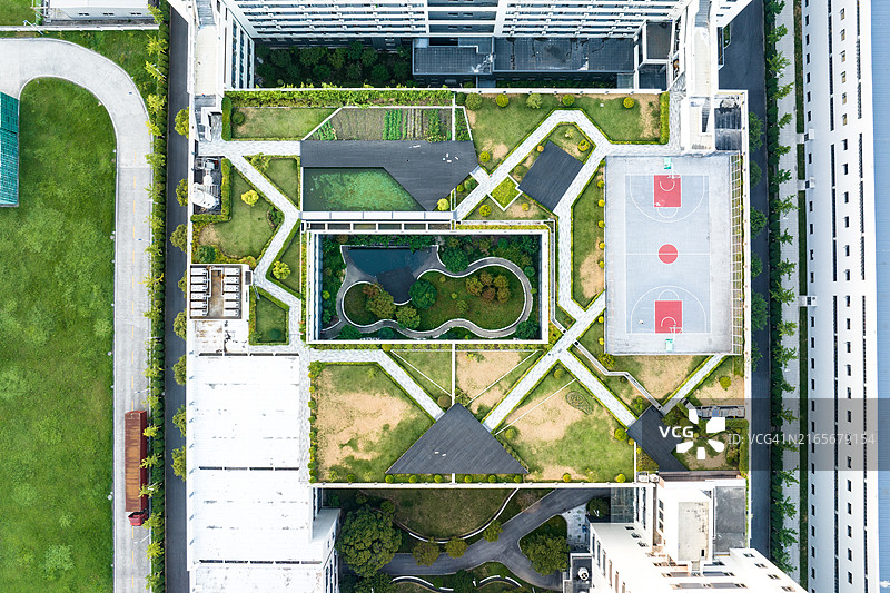 办公楼屋顶上的公园图片素材