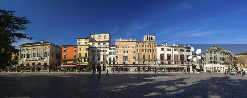 维罗纳老城区布拉广场的老房子外墙图片素材