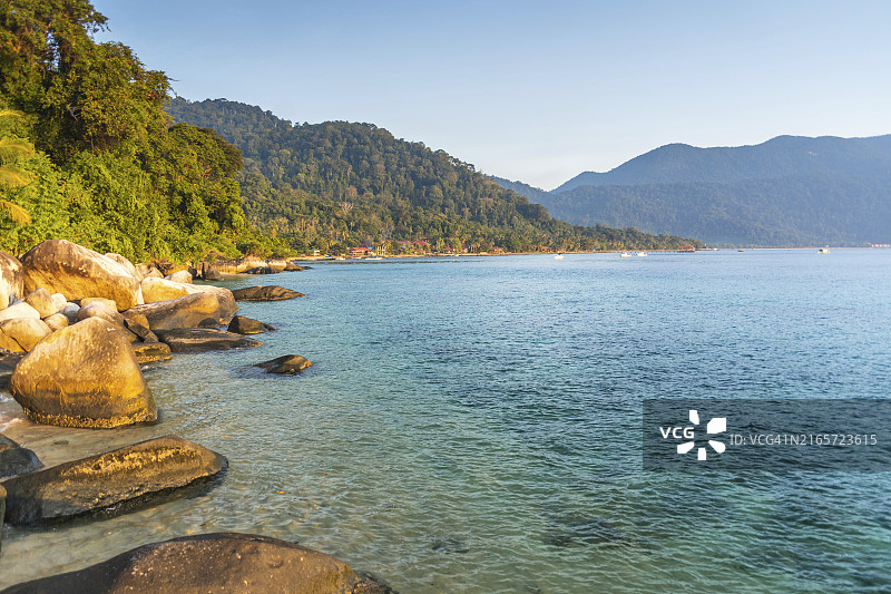 从刁曼岛的ABC海滩到猴子海滩的雨林徒步旅行图片素材