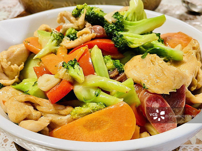 碗装沙拉特写，澳大利亚新南威尔士州圣克莱尔图片素材