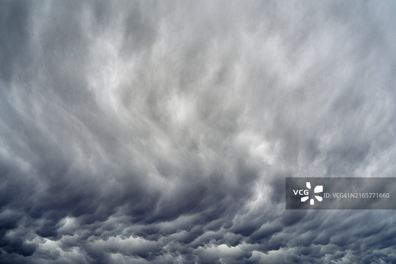 暴风云的完整画面图片素材
