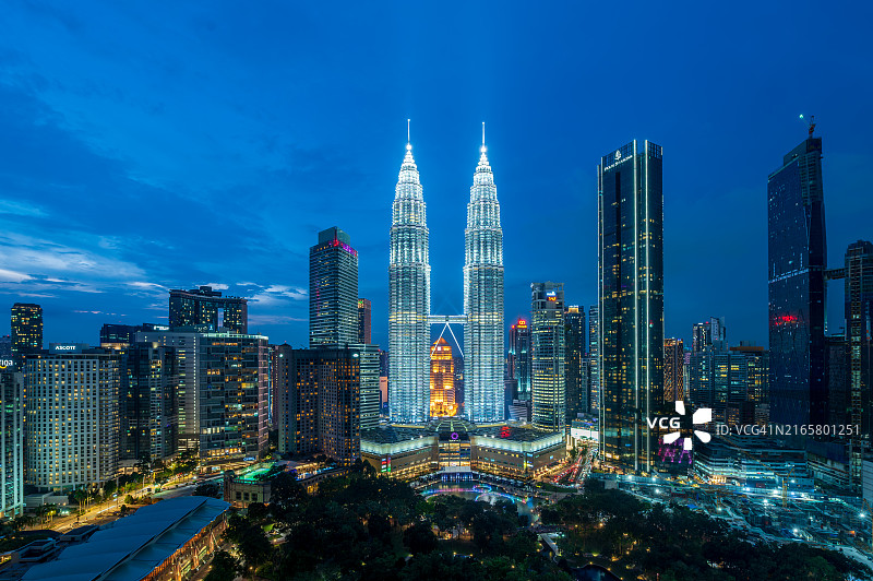 吉隆坡城市天际线日落航拍，马来西亚图片素材