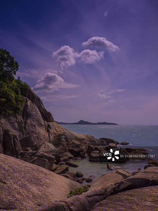 苏梅岛拉迈海滩附近的祖父石和祖母石，泰国图片素材