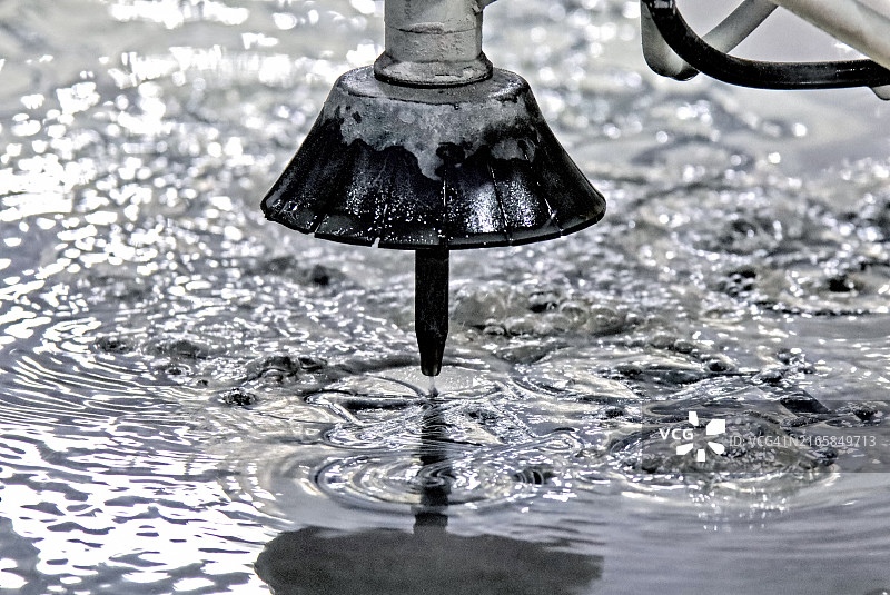 用于金属加工的数控水刀机图片素材