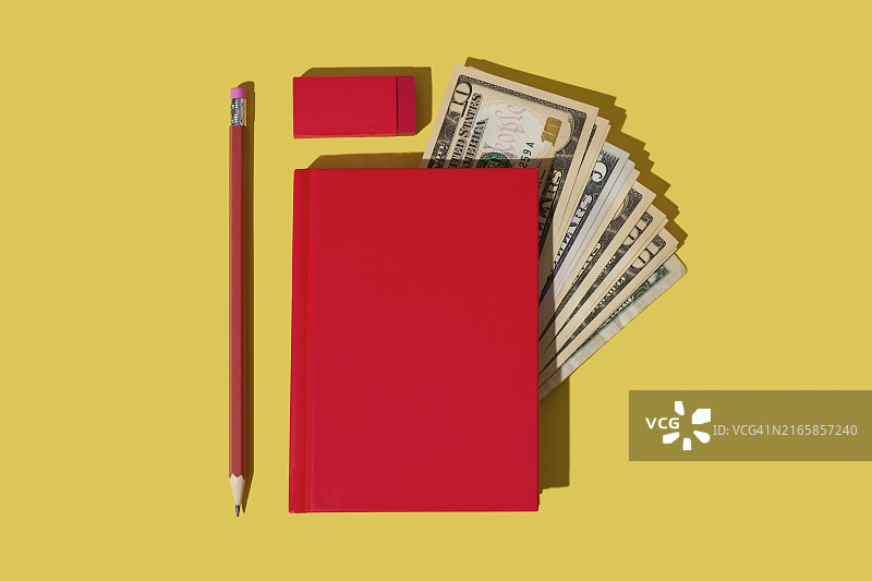 带美元、铅笔和橡皮擦的记事本图片素材