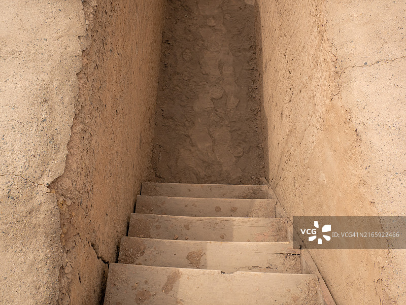 秘鲁利马拉瓦卡考古遗址内的木制台阶图片素材