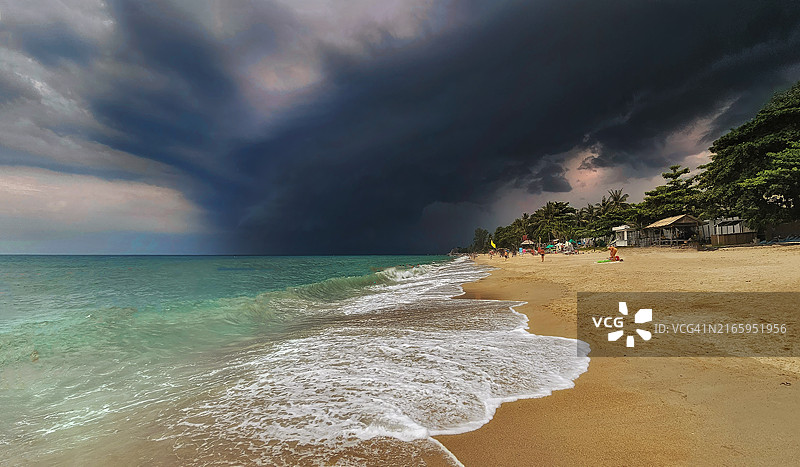 泰国苏梅岛拉迈海滩的暴风雨天气图片素材