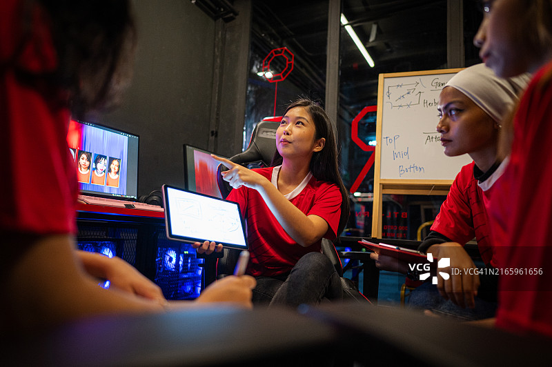 比赛日策略：中国领导人准备多元化的电竞团队图片素材