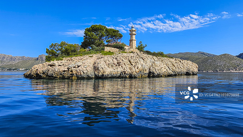 西班牙马略卡岛波连萨湾灯塔图片素材