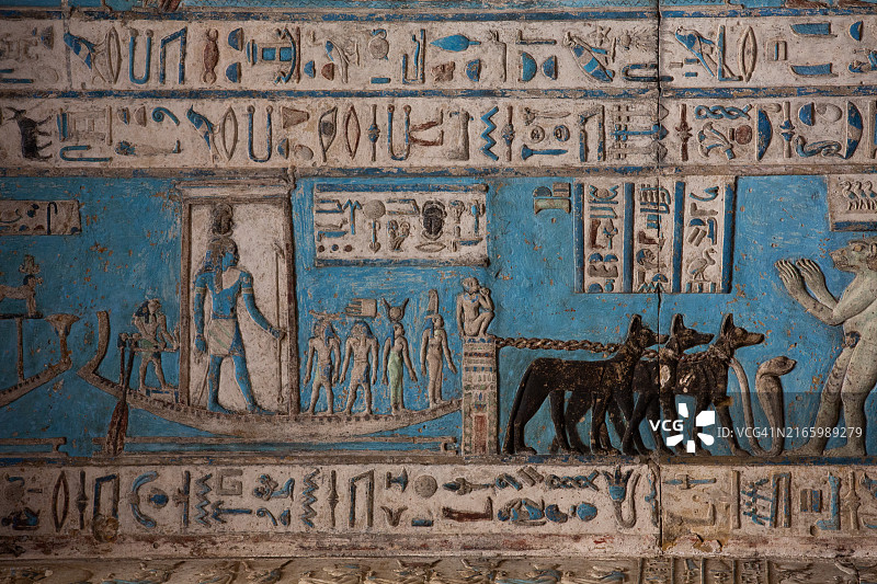 埃及丹德拉哈索尔神庙天花板浮雕图片素材