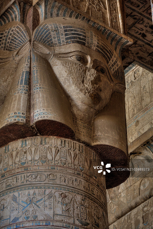 哈索尔头像雕塑，哈索尔神庙柱廊，埃及图片素材