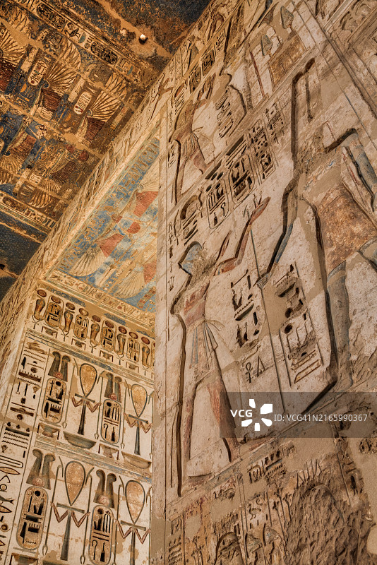 浮雕，第一塔和第二塔之间的内门，Medinet Habu，拉美西斯三世墓庙，公元前1187-56年，古底比斯，联合国教科文组织世界遗产，埃及，卢克索，北非，非洲图片素材