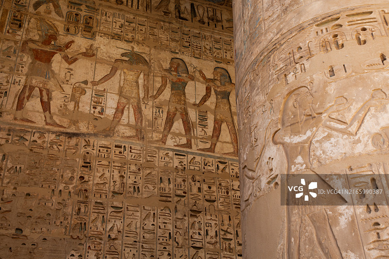 拉美西斯三世祭庙南柱廊浮雕，古底比斯，埃及卢克索图片素材
