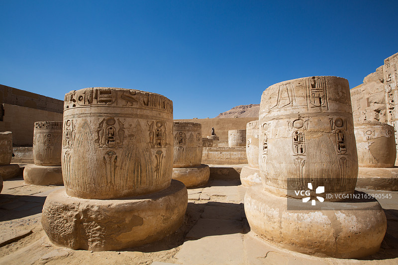 哈布城拉美西斯三世太平间神庙柱基，卢克索，埃及图片素材