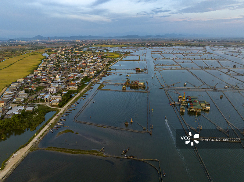 越南中部潭江泻湖的乡村风光，东南亚最大的泻湖系统，承天顺化省图片素材