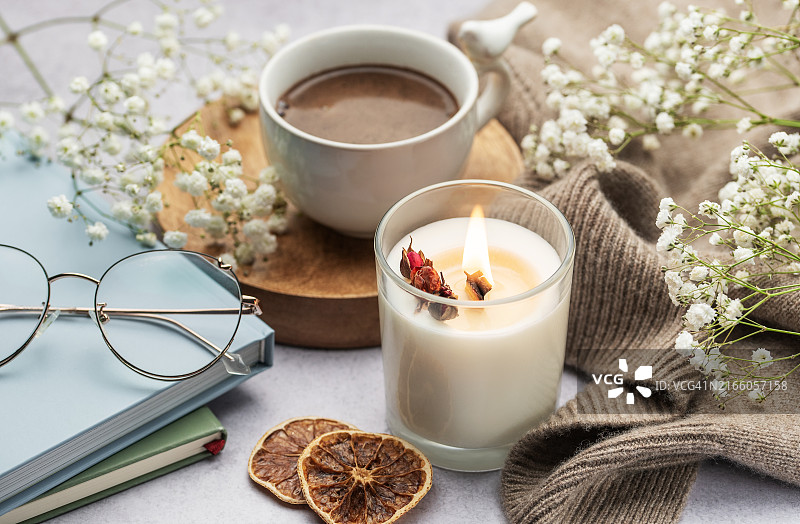 鲜花蜡烛咖啡俯视图图片素材
