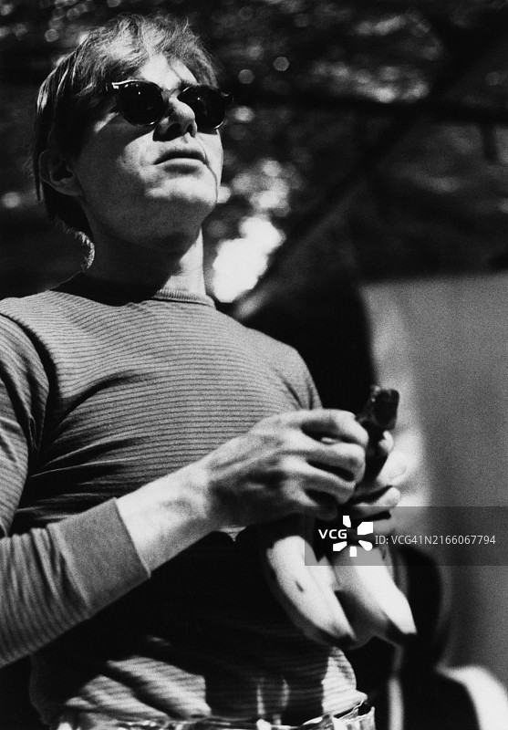 拿着香蕉的沃霍尔图片素材