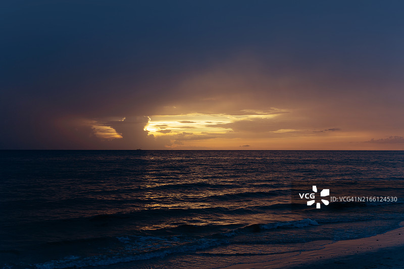 那不勒斯海滩日落景色（美国佛罗里达州）图片素材