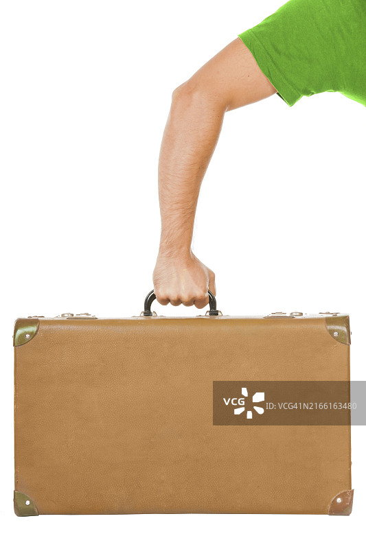 白色背景上手提行李箱的男人图片素材