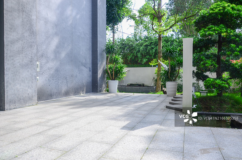 广州，广东，中国的公园内空旷的大理石地面。图片素材