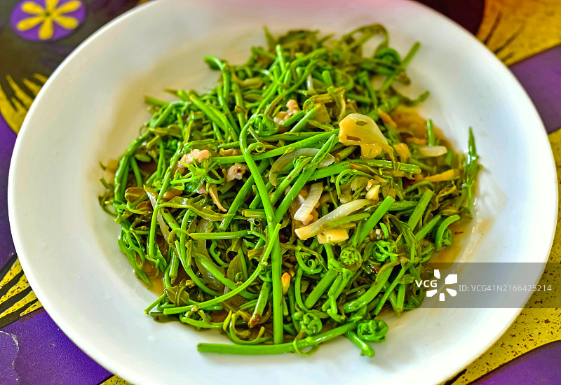 马来西亚沙捞越诗巫的炒蕨菜图片素材