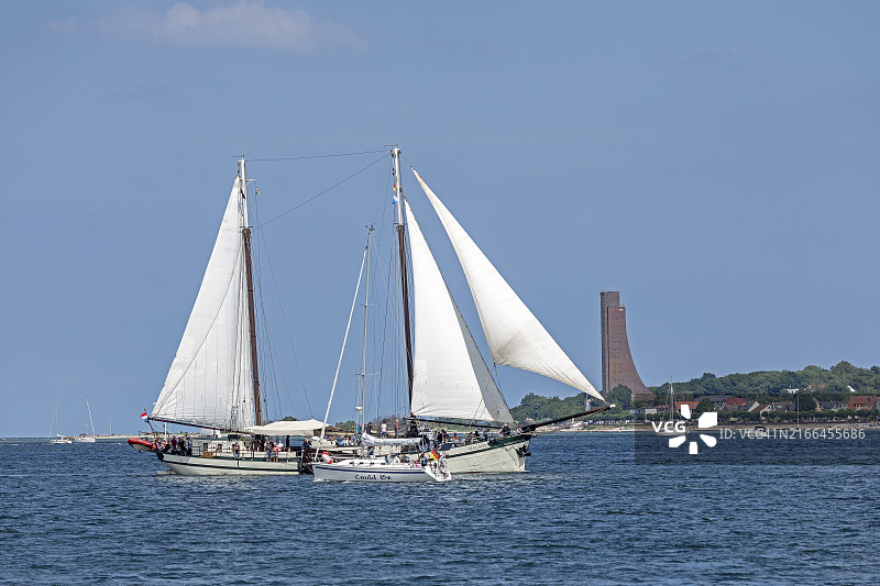 优雅的帆船：基尔周帆船赛纪念图片素材