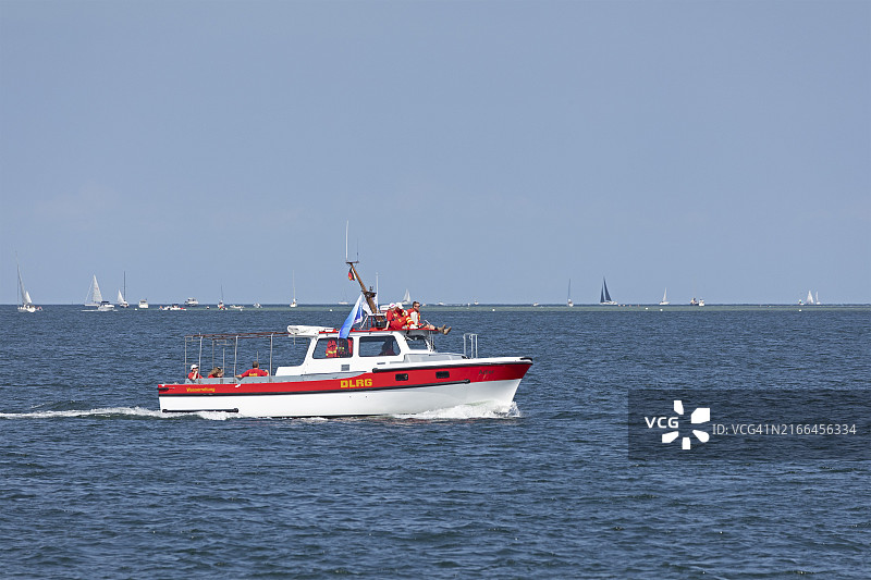 德国石勒苏益格-荷尔斯泰因州基尔周基尔峡湾水上救援船图片素材
