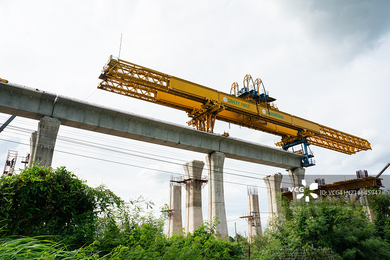 高架桥结构的架桥机图片素材