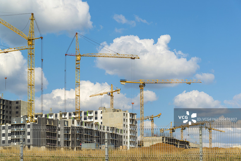 夏日里的建筑工地图片素材